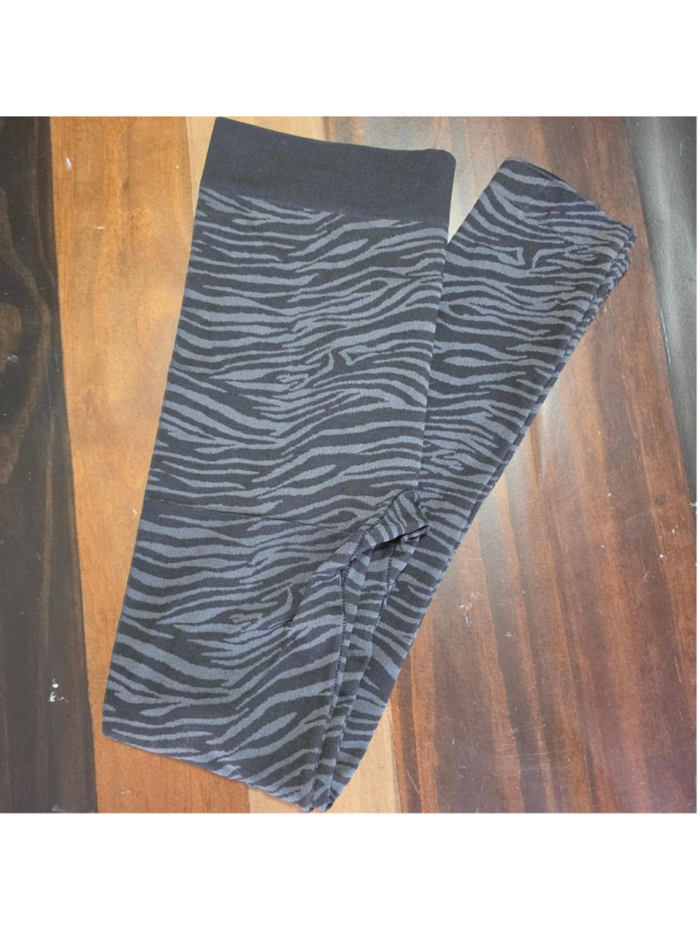 Gray and black zebra print polyester & spandex leggings in M #activewear #animal